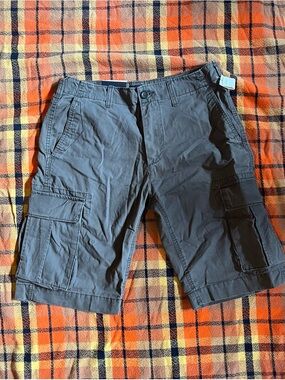GAP Khakis Men's Cargo Shorts (‘Lived in Short’), Dark Gray, size 31